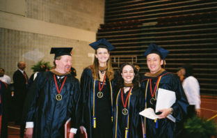 Juin 2004 : Graduation Day