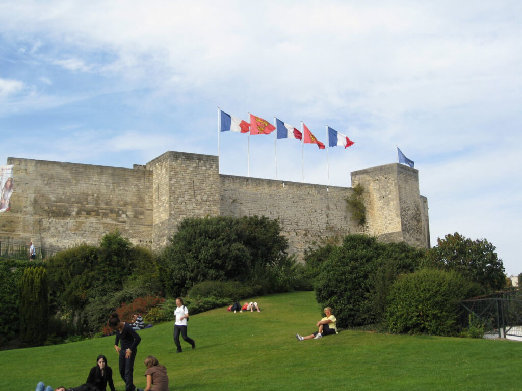 2002 : Caen, Normandie : Notre point de départ