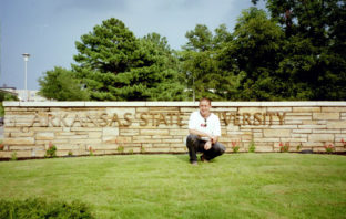 2003: Découverte d’Arkansas State University at Jonesboro, AR